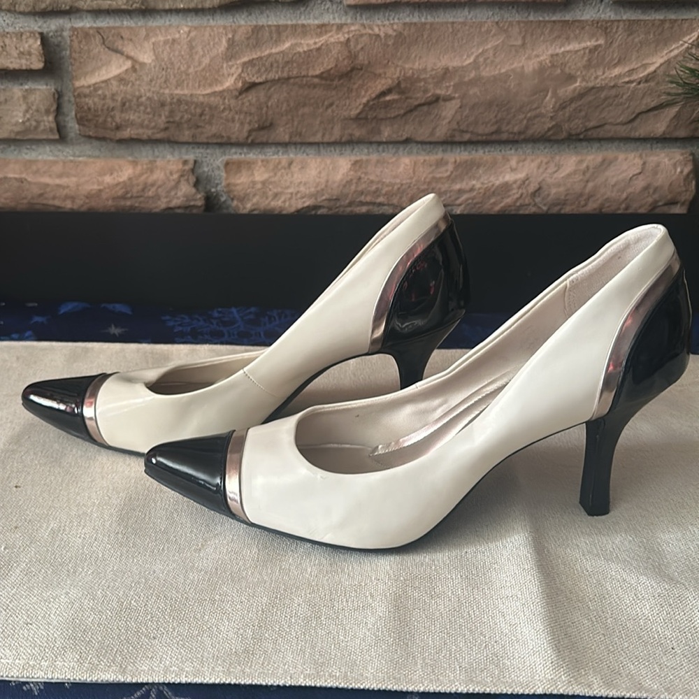Ivory Black 3 inch heel with gold accent